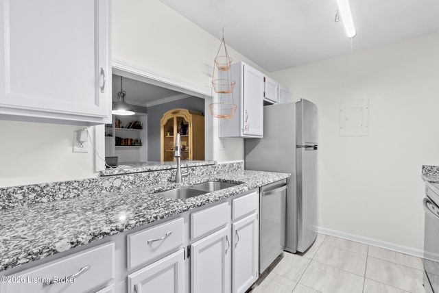 3307 Colonial Manor Cir UNIT 6B, Louisville, KY 40218