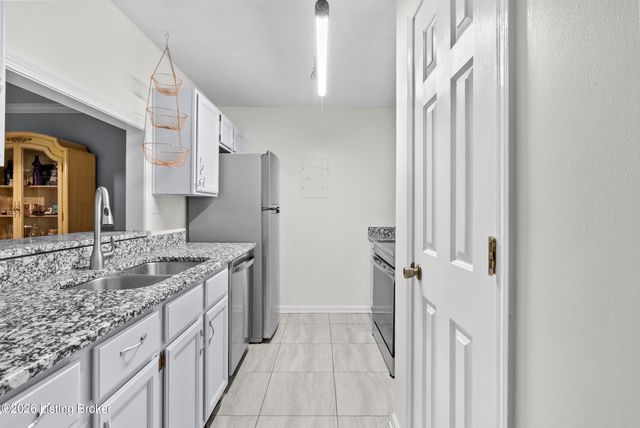 3307 Colonial Manor Cir UNIT 6B, Louisville, KY 40218