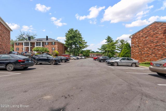 3307 Colonial Manor Cir UNIT 6B, Louisville, KY 40218