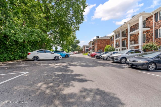3307 Colonial Manor Cir UNIT 6B, Louisville, KY 40218