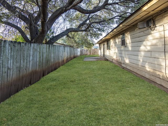 8307 lou gehrig, San Antonio, TX 78240