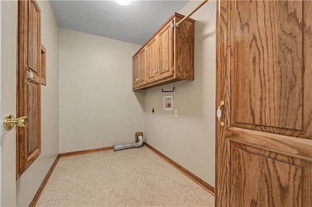 1225 SE 12TH Street, Lee's Summit, MO 64081