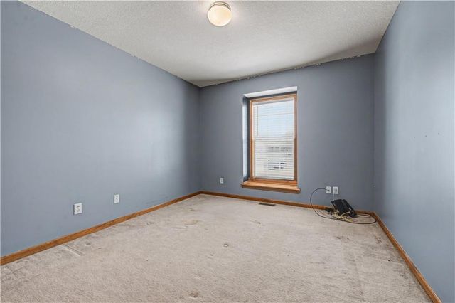 1225 SE 12TH Street, Lee's Summit, MO 64081