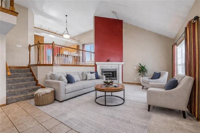 1225 SE 12TH Street, Lee's Summit, MO 64081