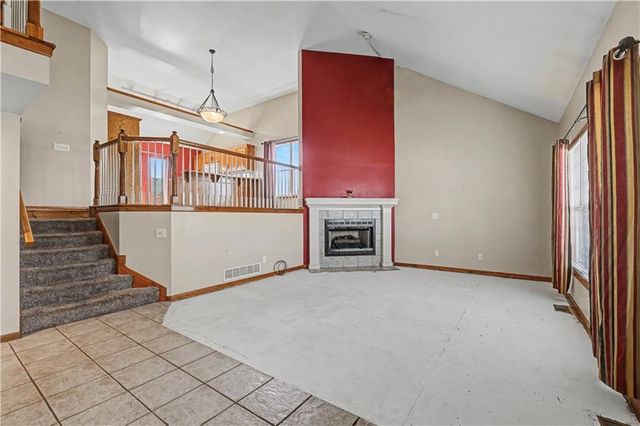 1225 SE 12TH Street, Lee's Summit, MO 64081