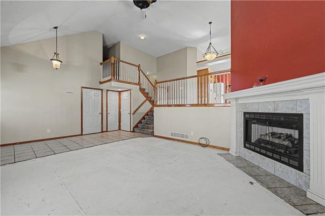 1225 SE 12TH Street, Lee's Summit, MO 64081