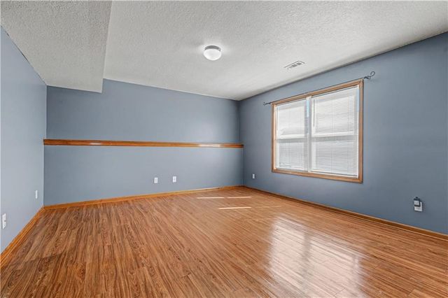 1225 SE 12TH Street, Lee's Summit, MO 64081