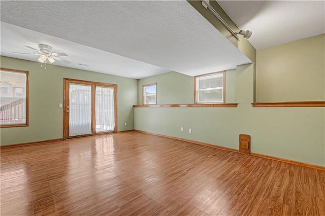 1225 SE 12TH Street, Lee's Summit, MO 64081