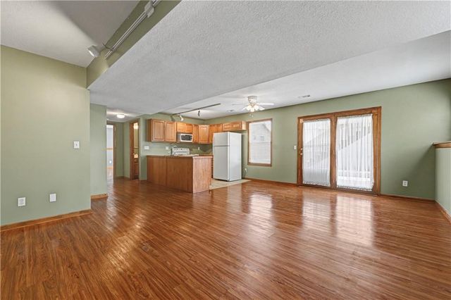 1225 SE 12TH Street, Lee's Summit, MO 64081