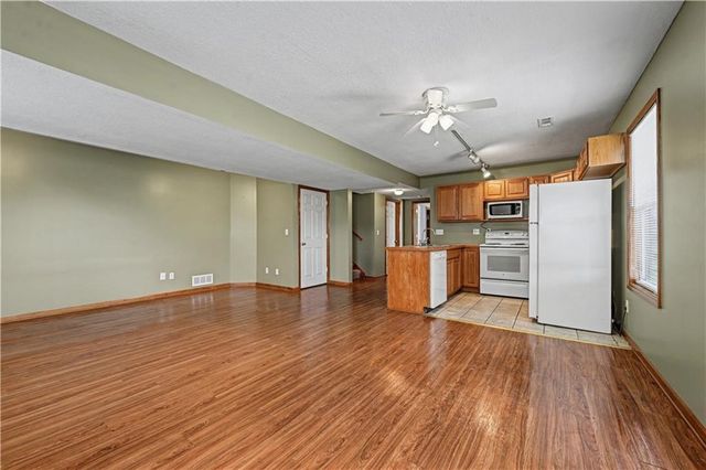 1225 SE 12TH Street, Lee's Summit, MO 64081