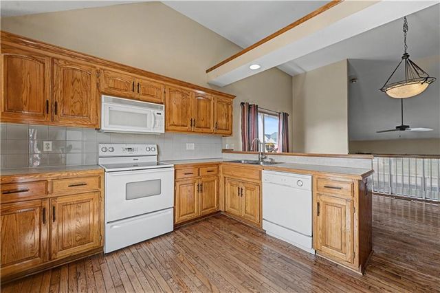 1225 SE 12TH Street, Lee's Summit, MO 64081