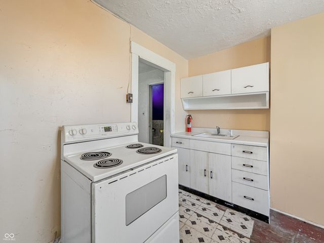 302 S Holmes Avenue, Indianapolis, IN 46222