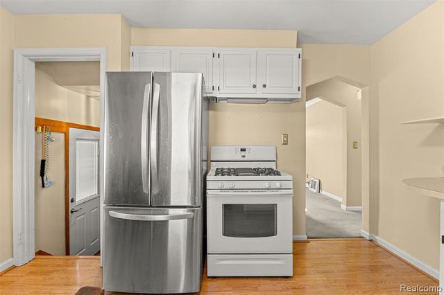 9896 Park Avenue, Allen Park, MI 48101