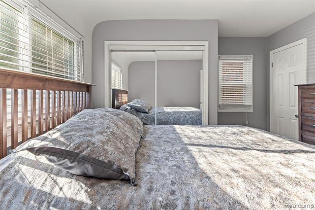 9896 Park Avenue, Allen Park, MI 48101