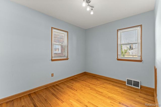 9896 Park Avenue, Allen Park, MI 48101