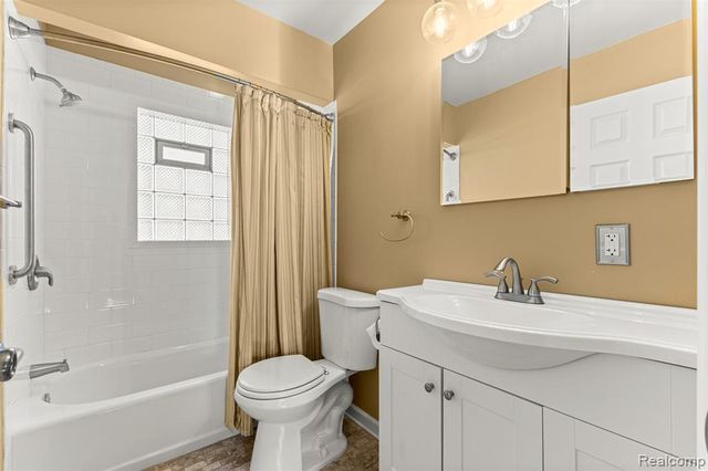 9896 Park Avenue, Allen Park, MI 48101