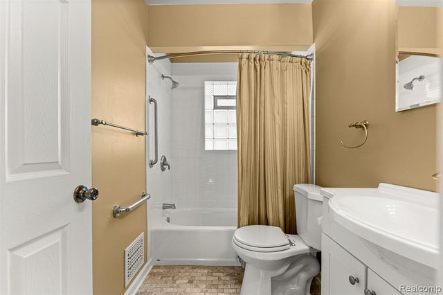 9896 Park Avenue, Allen Park, MI 48101