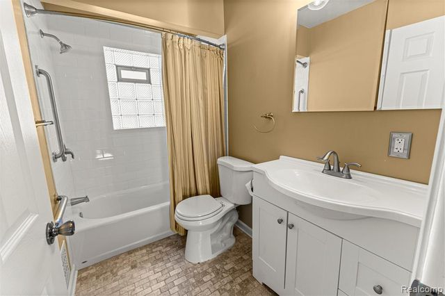 9896 Park Avenue, Allen Park, MI 48101