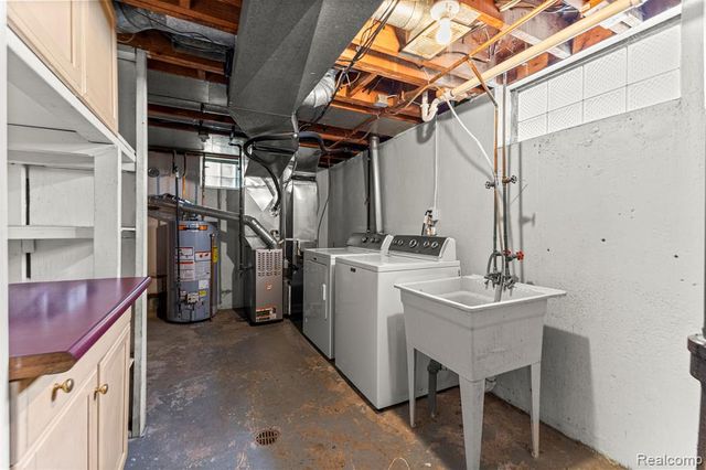 9896 Park Avenue, Allen Park, MI 48101