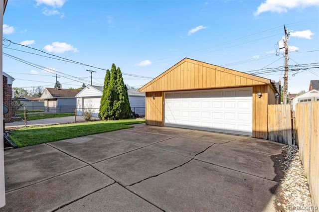 9896 Park Avenue, Allen Park, MI 48101