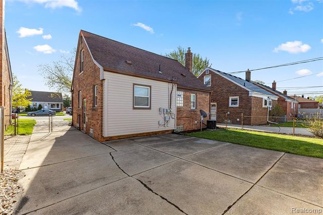 9896 Park Avenue, Allen Park, MI 48101