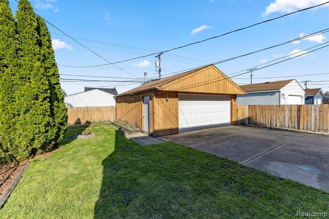 9896 Park Avenue, Allen Park, MI 48101