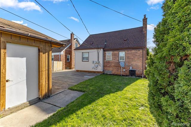 9896 Park Avenue, Allen Park, MI 48101