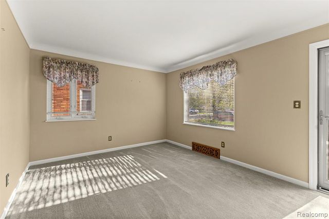 9896 Park Avenue, Allen Park, MI 48101