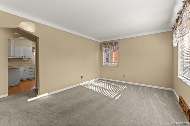 9896 Park Avenue, Allen Park, MI 48101