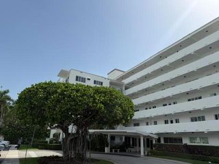 33 S Ocean Avenue 108, Palm Beach Shores, FL 33404