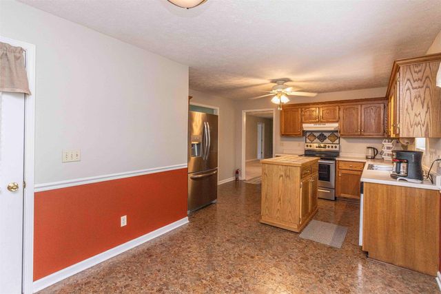 262 COUNTRYWOOD DR, Selmer, TN 38375