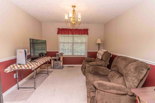 262 COUNTRYWOOD DR, Selmer, TN 38375