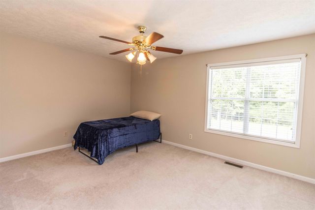 262 COUNTRYWOOD DR, Selmer, TN 38375