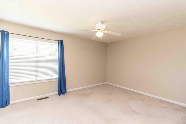 262 COUNTRYWOOD DR, Selmer, TN 38375