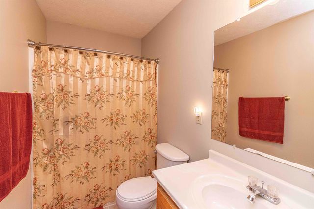 262 COUNTRYWOOD DR, Selmer, TN 38375