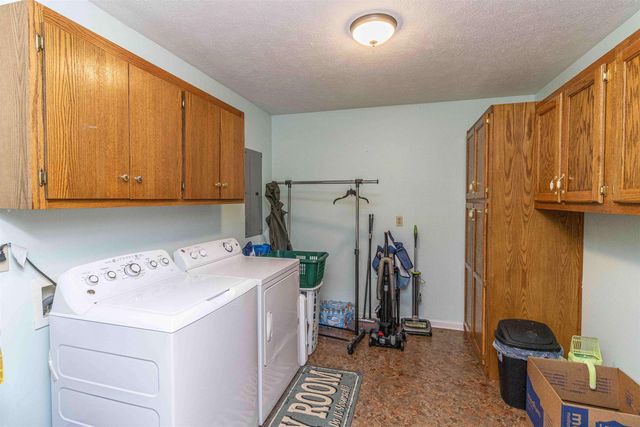 262 COUNTRYWOOD DR, Selmer, TN 38375