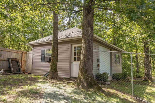 262 COUNTRYWOOD DR, Selmer, TN 38375