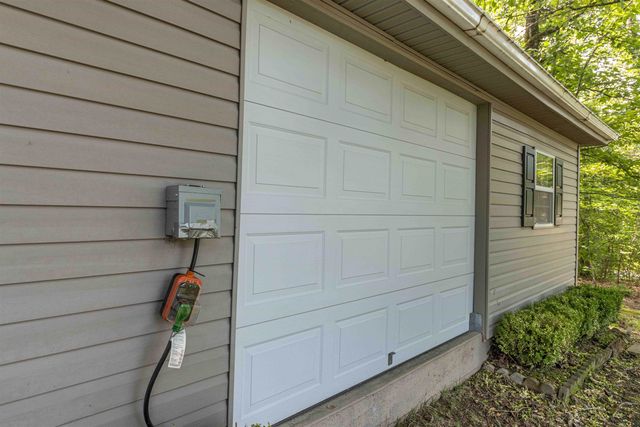 262 COUNTRYWOOD DR, Selmer, TN 38375