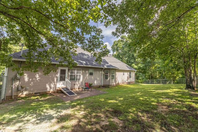 262 COUNTRYWOOD DR, Selmer, TN 38375