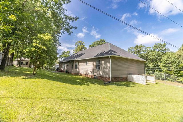 262 COUNTRYWOOD DR, Selmer, TN 38375