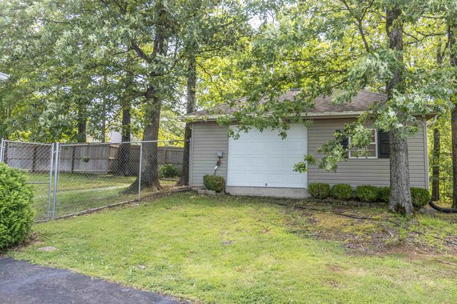 262 COUNTRYWOOD DR, Selmer, TN 38375