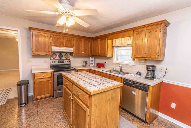 262 COUNTRYWOOD DR, Selmer, TN 38375