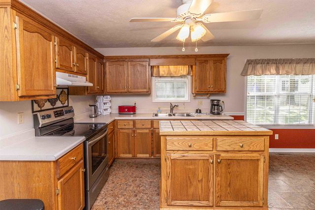 262 COUNTRYWOOD DR, Selmer, TN 38375