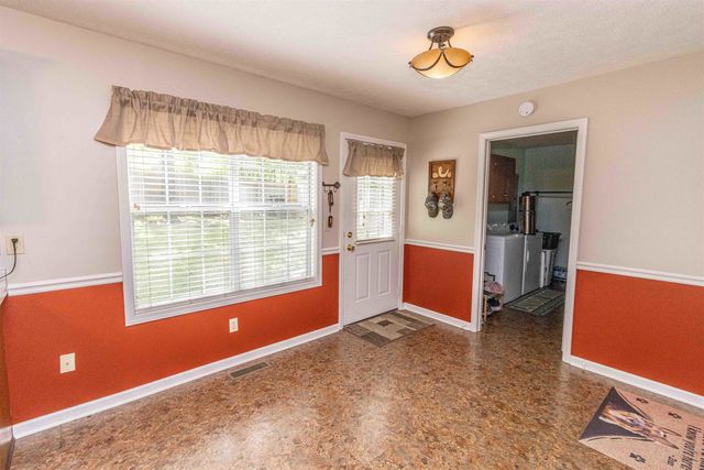 262 COUNTRYWOOD DR, Selmer, TN 38375