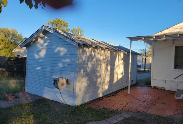 1007 Lackey Street, Brownwood, TX 76801