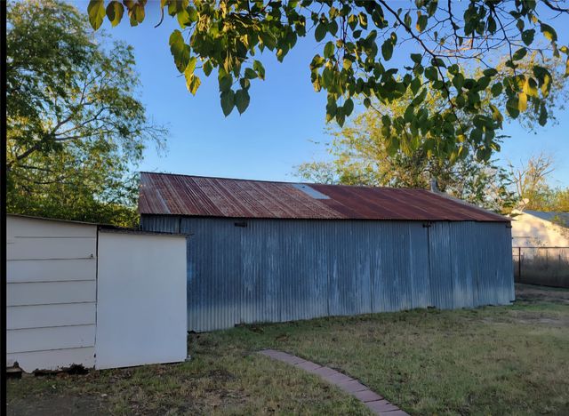 1007 Lackey Street, Brownwood, TX 76801