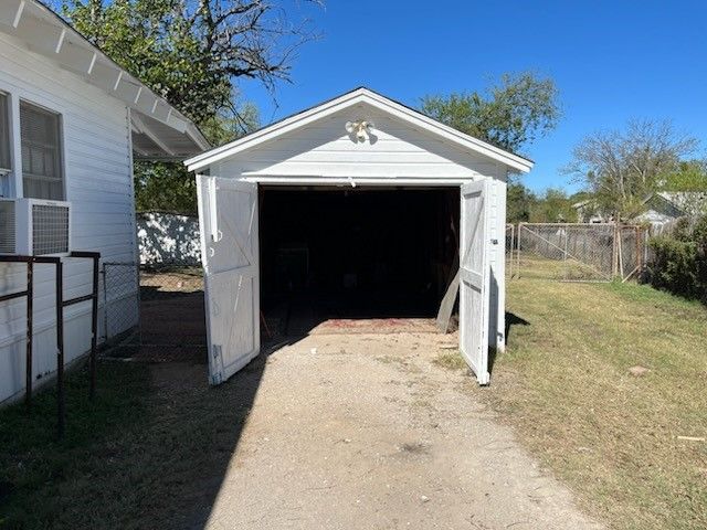 1007 Lackey Street, Brownwood, TX 76801