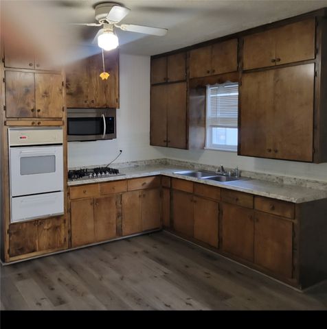1007 Lackey Street, Brownwood, TX 76801