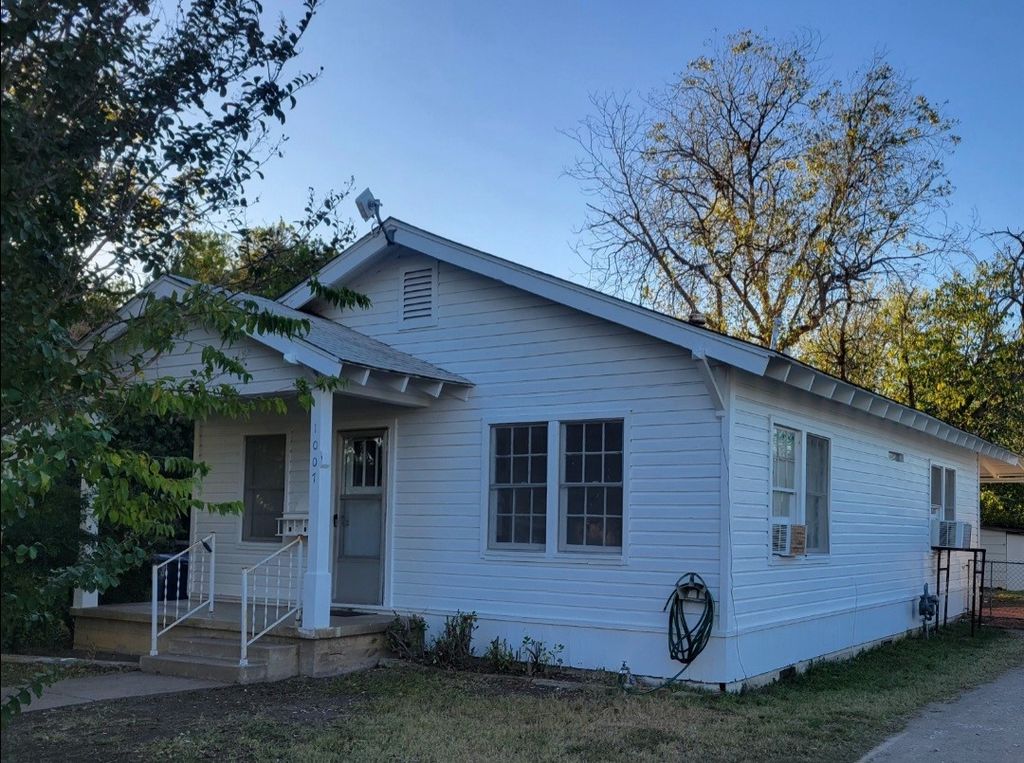 1007 Lackey Street, Brownwood, TX 76801