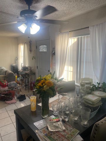 2037 S Hazelwood Boulevard, Fresno, CA 93702